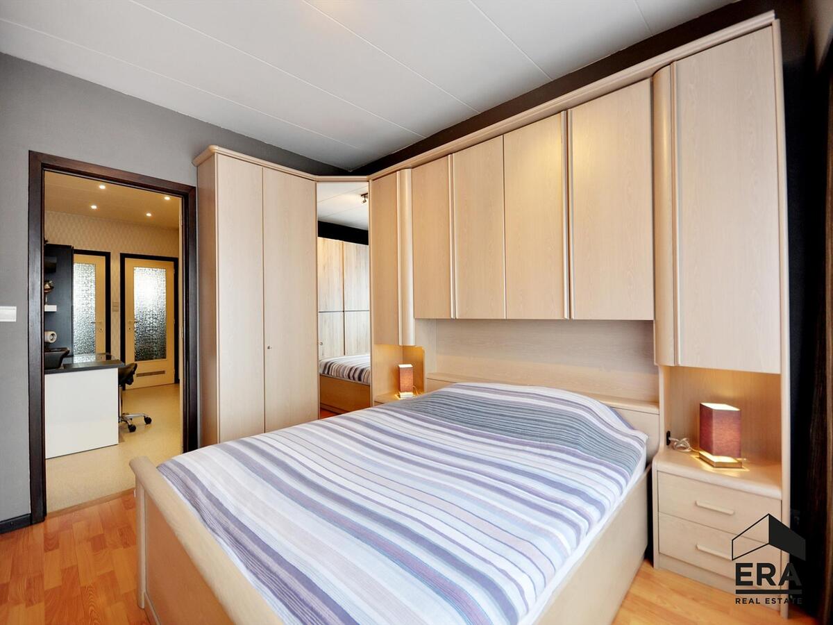 Dé ideale stadswoning. Gelegen in brede, doodlopende straat nabij UZ. 