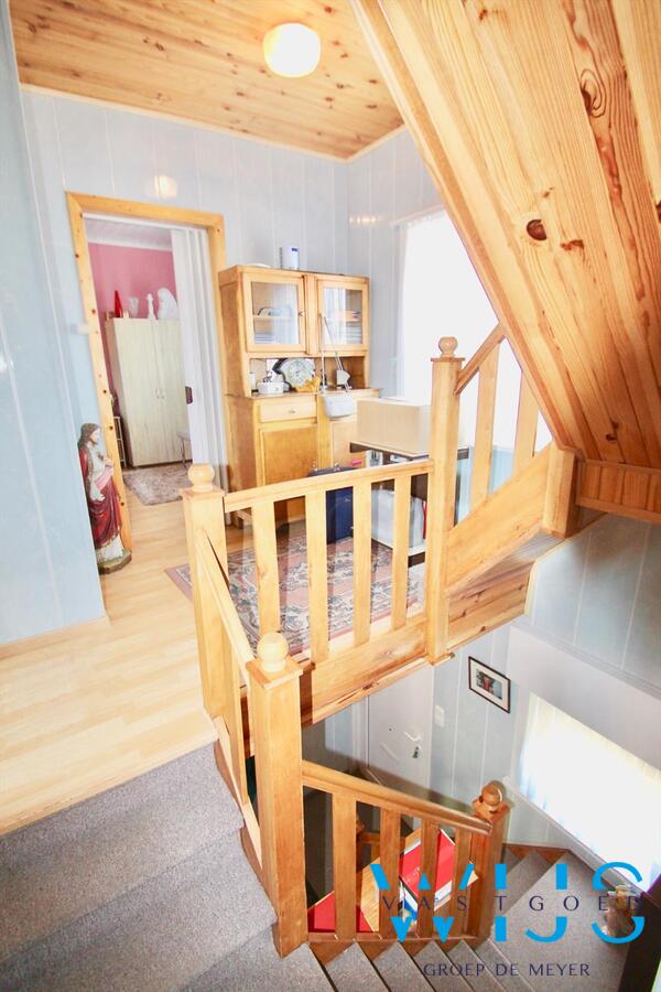 Praktische instapklare rijwoning gelegen in een rustige straat te Rieme! 