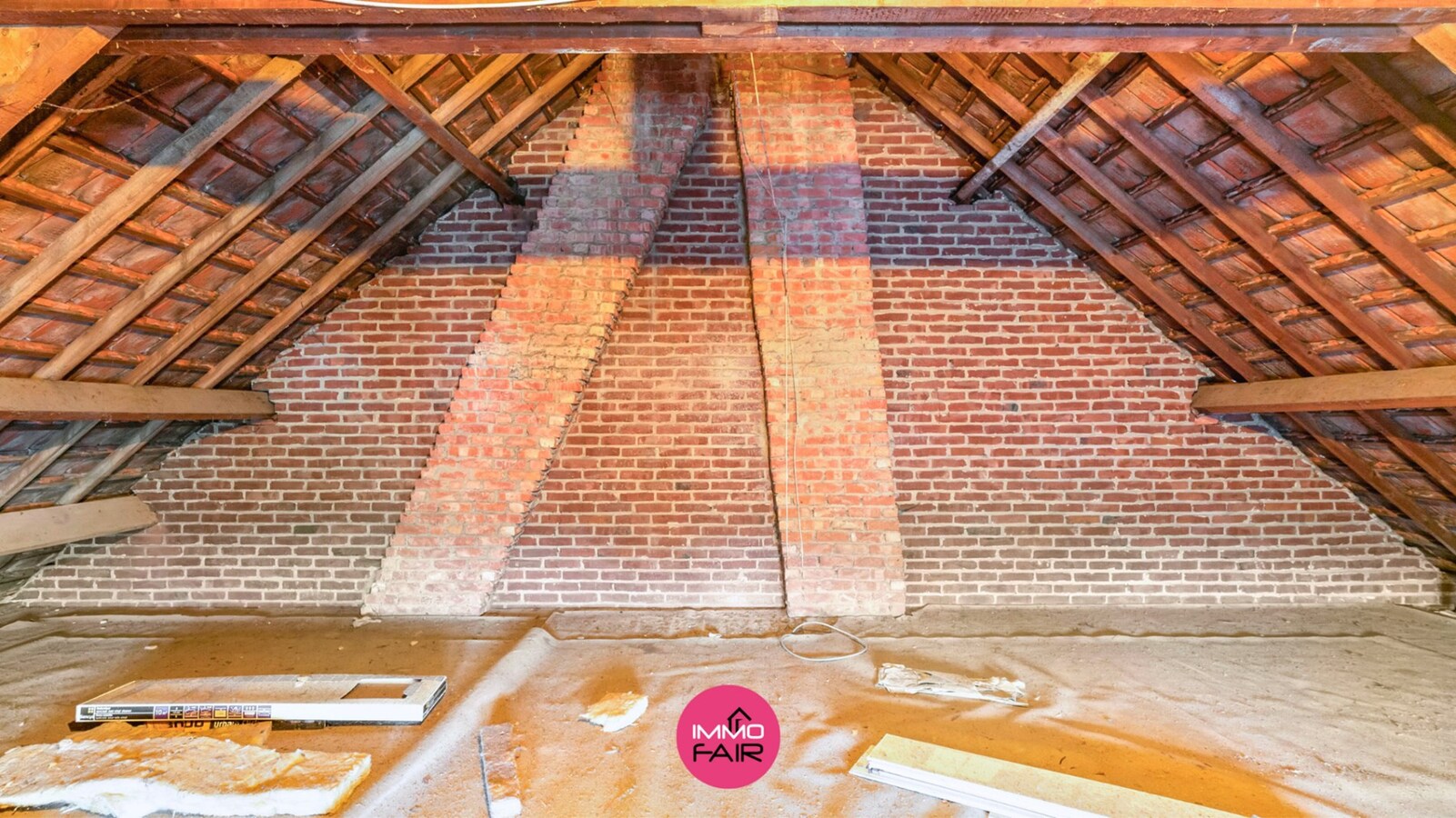 Gezinswoning met authentieke elementen in centrum Lanaken! 