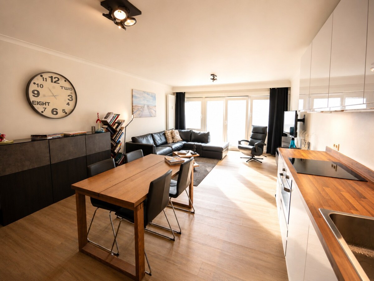 UNIEK GEMEUBELD APPARTEMENT PAL IN CENTRUM OOSTENDE 