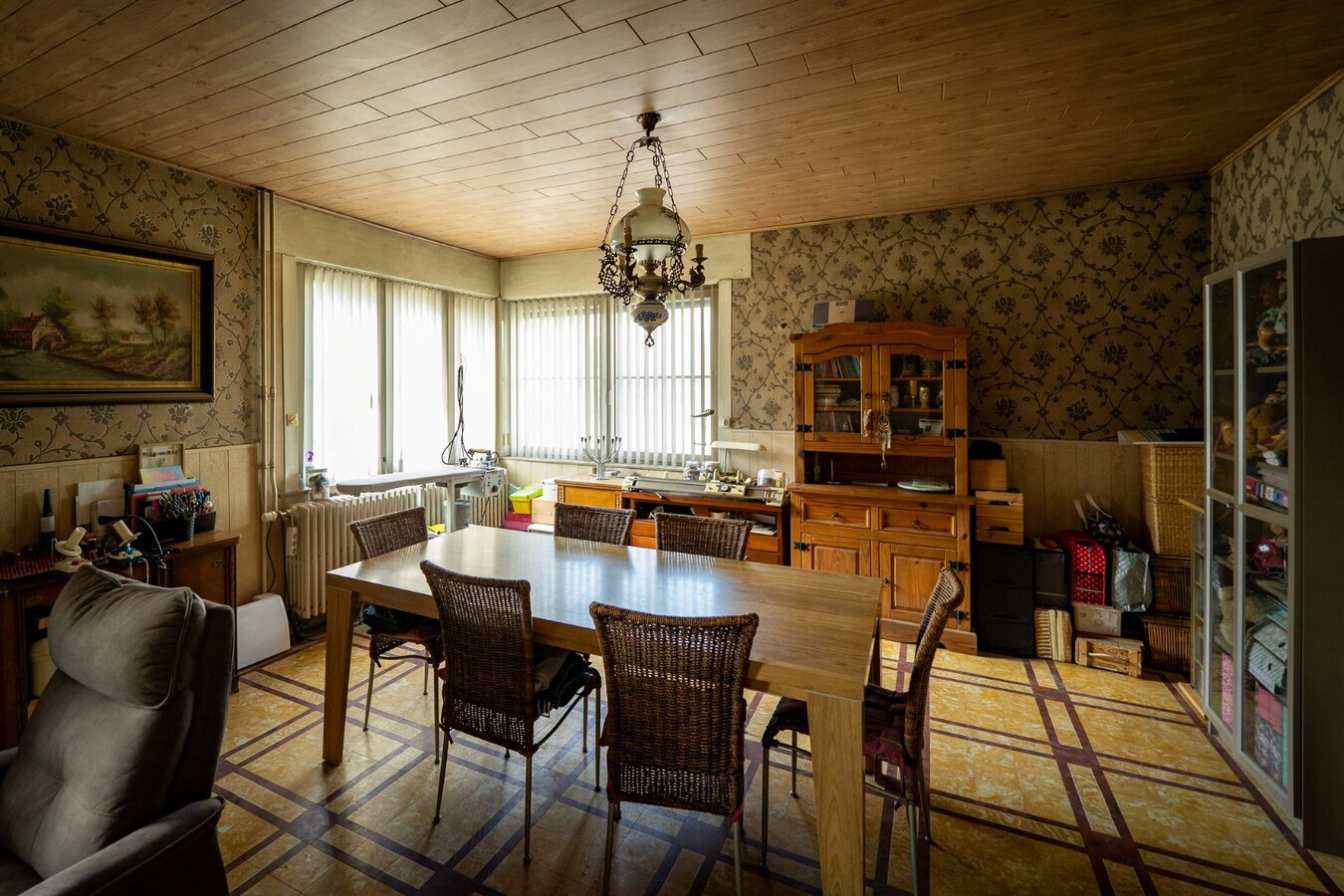 Ruime woning met buitenpiste en kleine binnenpiste op ca. 1,03ha te Hoeselt 