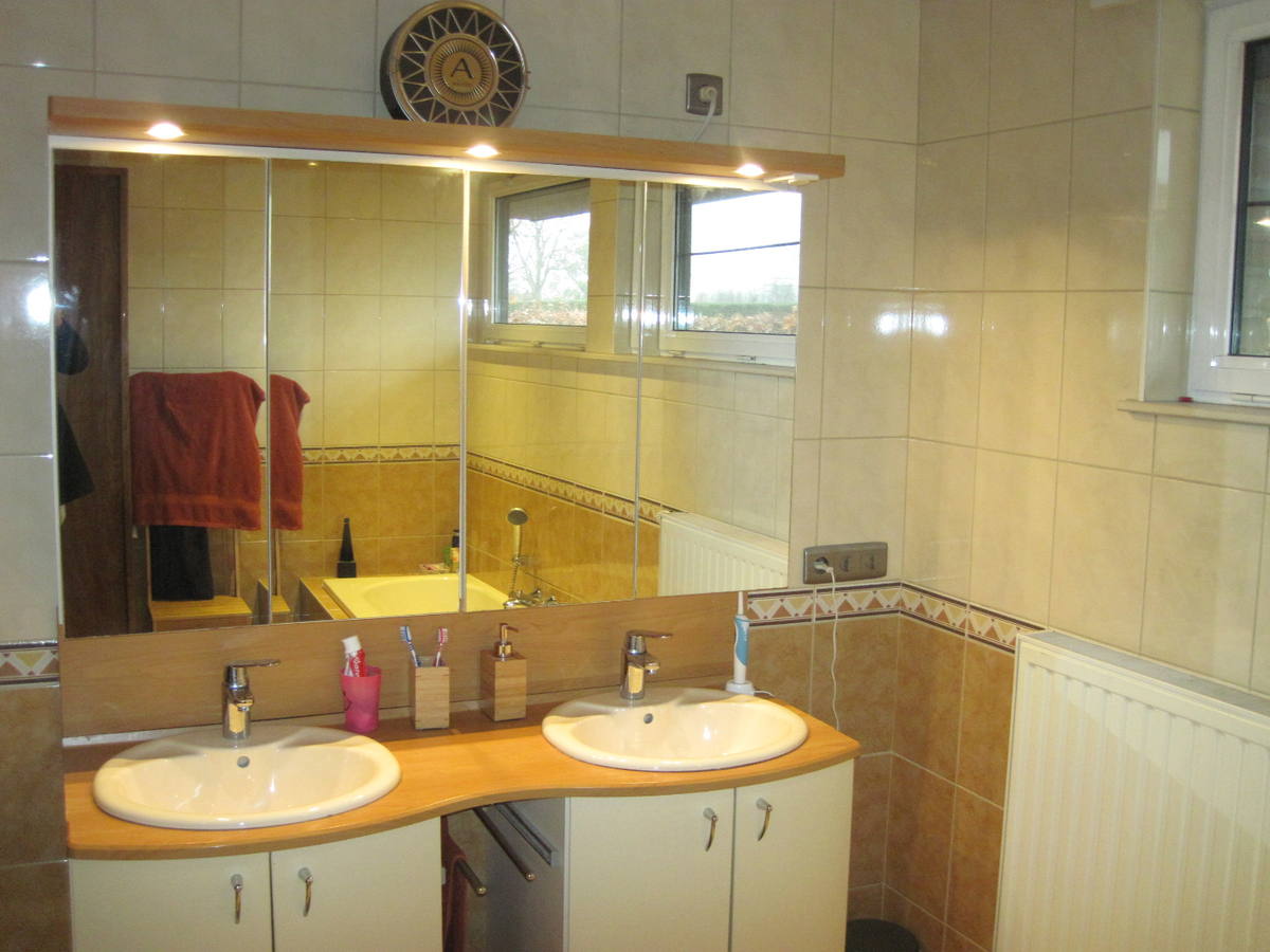 Eigentijdse villa met aangename tuin - rustig gelegen, én toch nabij N60 en E17. 