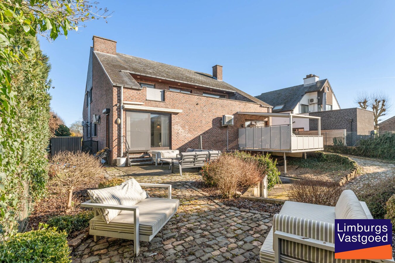 Recent Gerenoveerd appartement met tuin en terras, 2 slaapkamers, In Rekem 