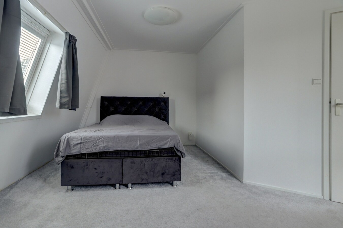 DIT BETREFT EEN WONING MET BIEDEN VANAF PRIJS  € 350.000 K.K. 