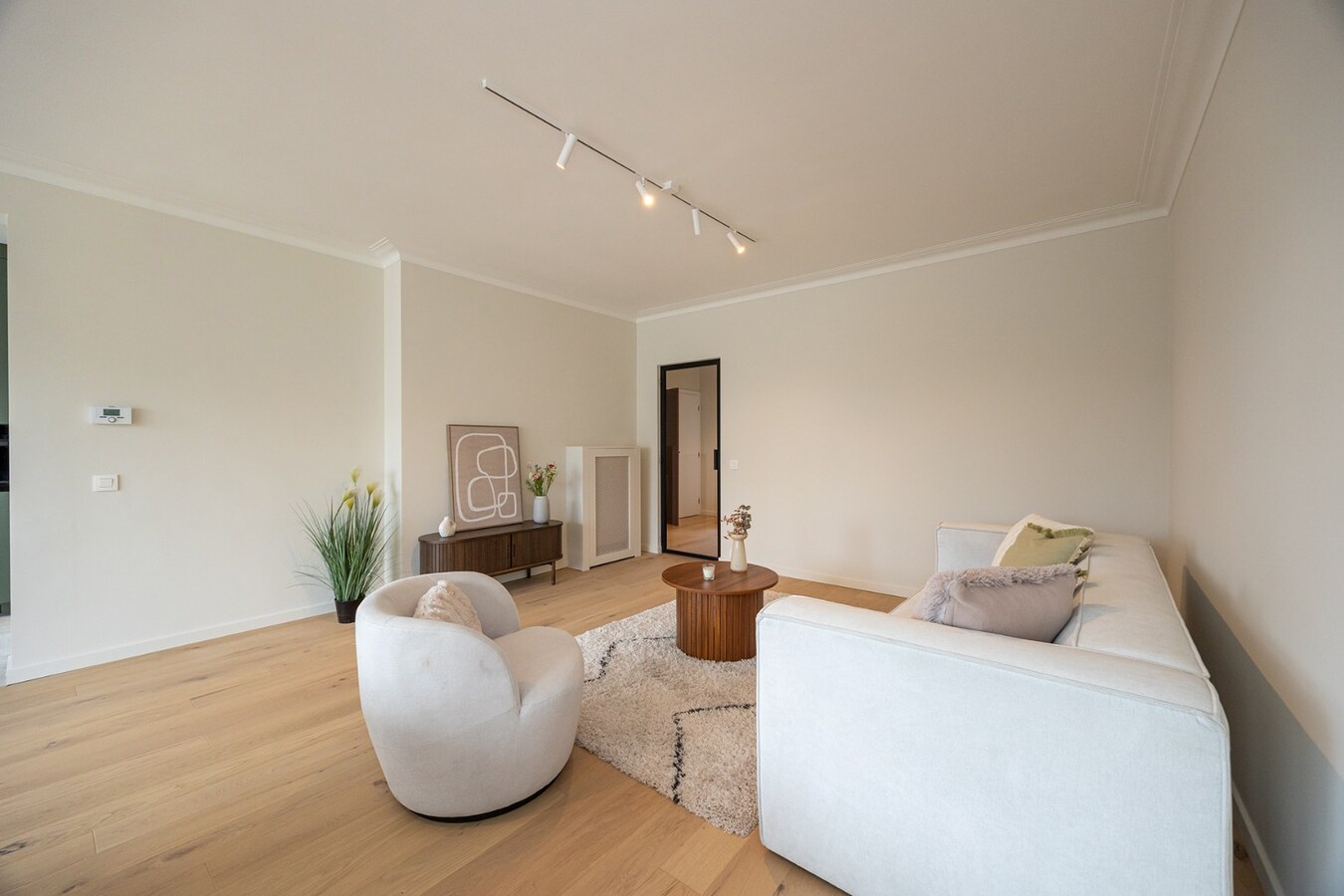 Gerenoveerd appt. met 2 slpk en terras te Wilrijk! 