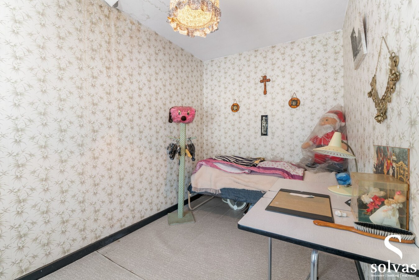 Ruime te renoveren woning met garage, tuin en 4 slaapkamers in Lembeke, bouwjaar 1960, energielabel G 