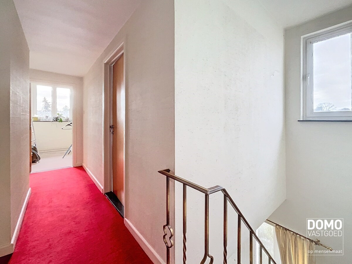 RUIME GEZINSWONING MET TUIN EN GARAGE TE KERMT 