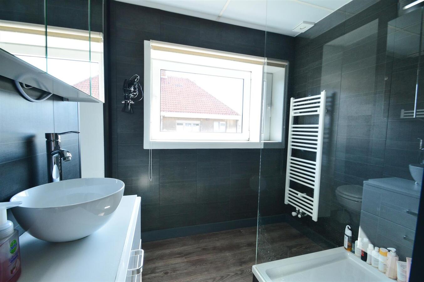 Leuke gezinswoning met aangelegd terras - Heist 