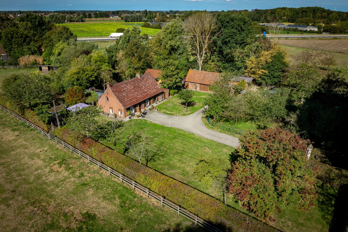 Renovated farmhouse with pasture on approximately 2 hectares in Veldegem. 