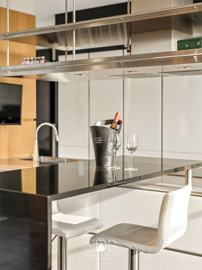 Prachtige villa in hoevestijl met bijgebouwen en akkerlanden/weilanden op 1,45ha 