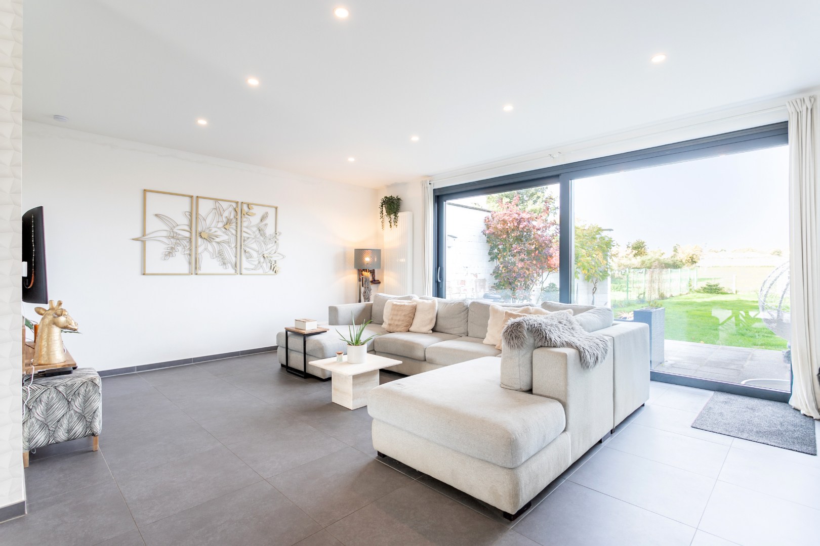 Instapklare woning met 4 slpk, tuin en parking 