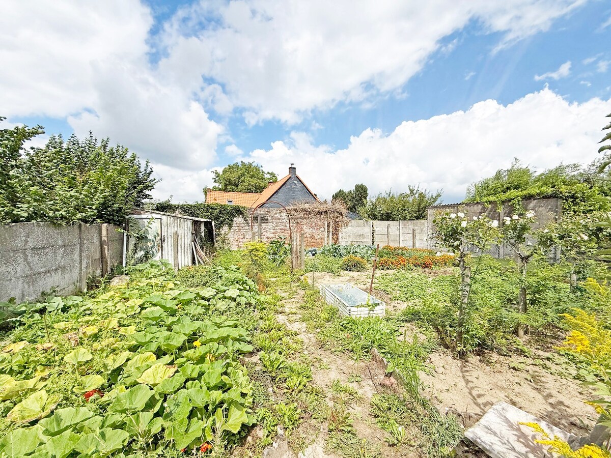 Te renoveren/te slopen HOB met tuin te Sint-Blasius-Boekel 