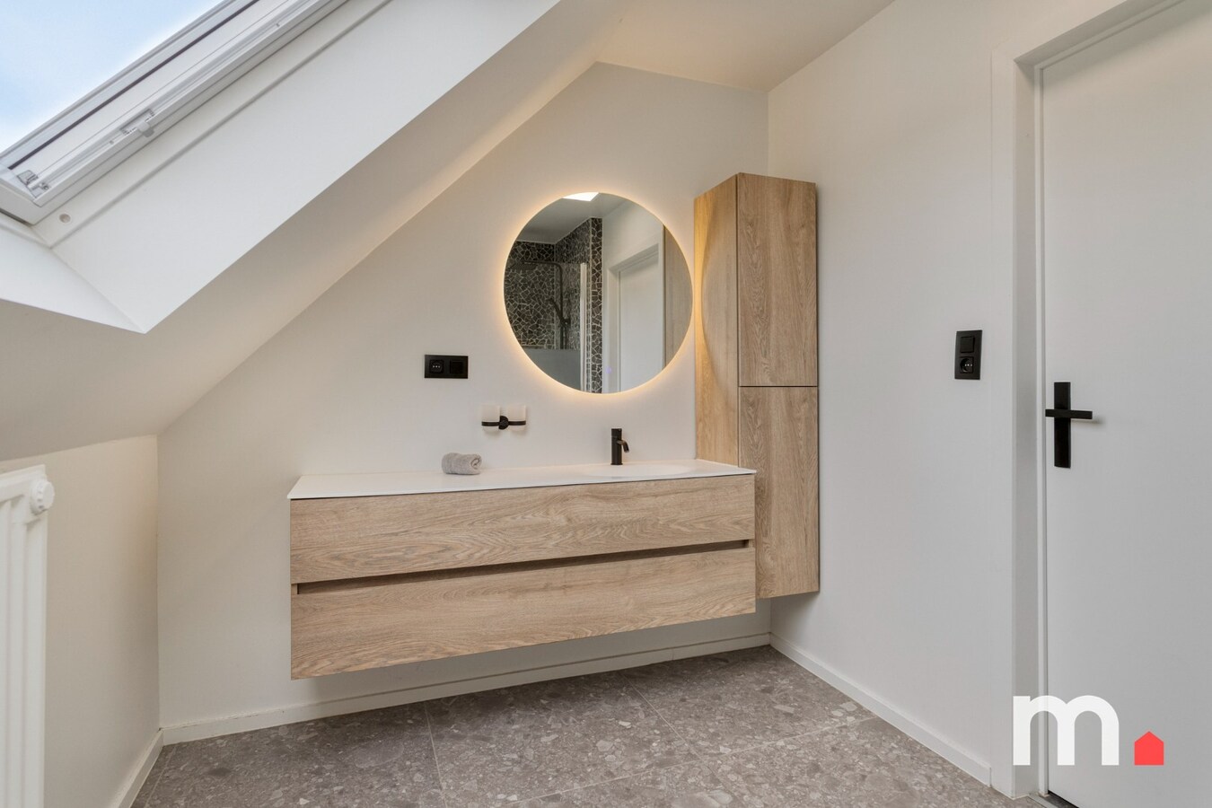 Unieke Villa te Roeselare met Zwembad en 5 slaapkamers op 987m² ! 