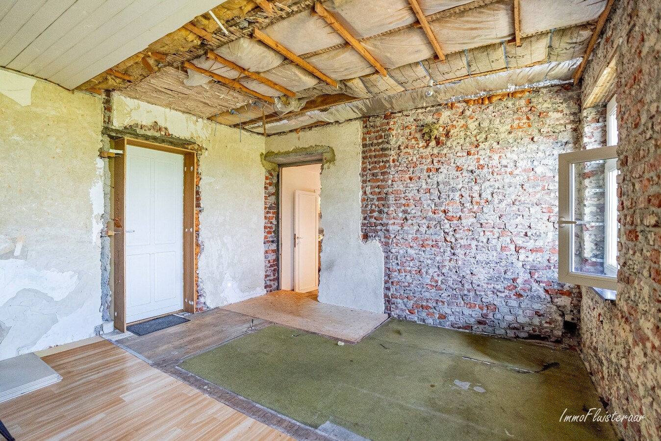 Charmante verder af te werken woning met paardenstallen en weide op ca. 1,7 ha te Geetbets 