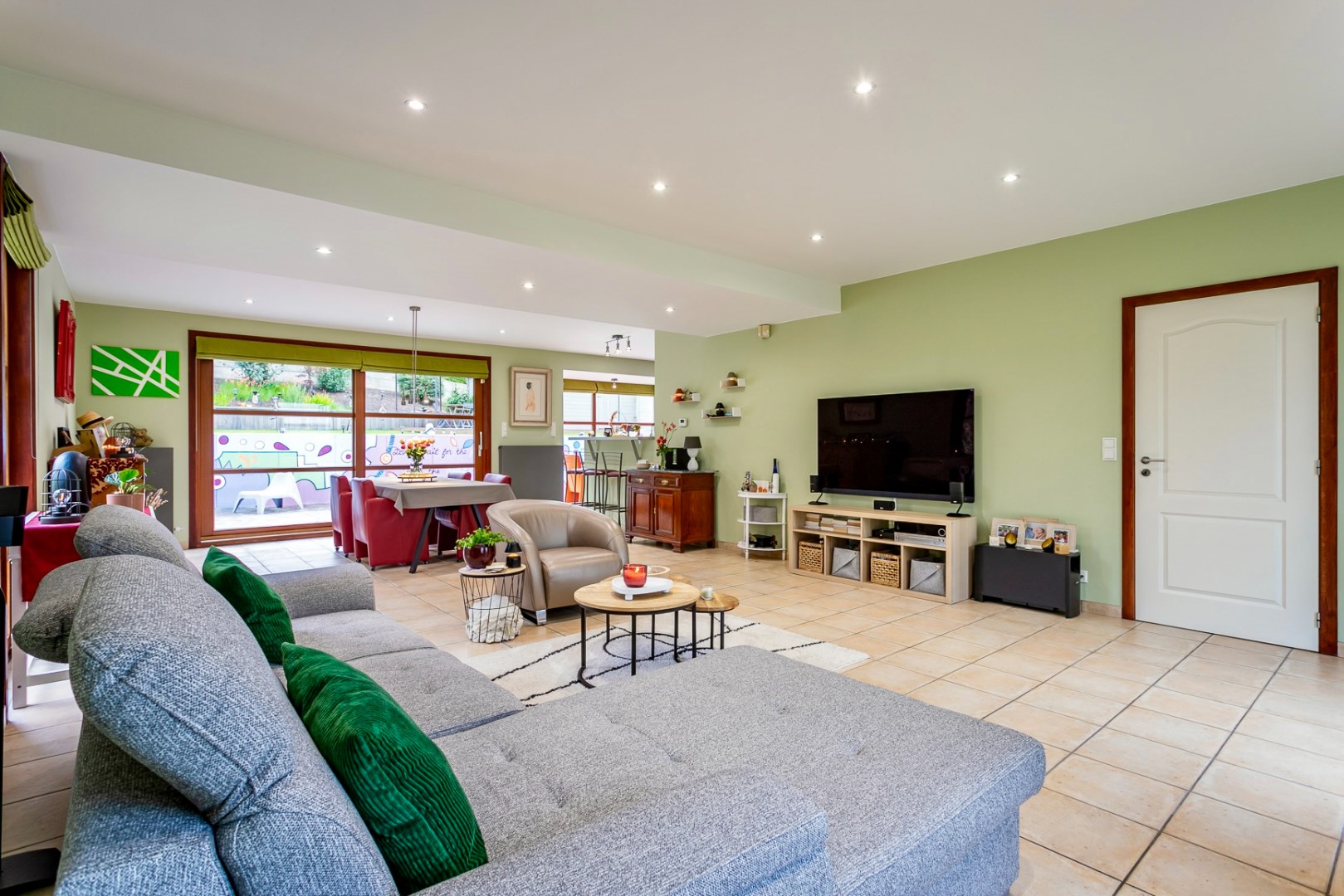 Instapklare woning met 3 slpks, garage, carport en tuin 