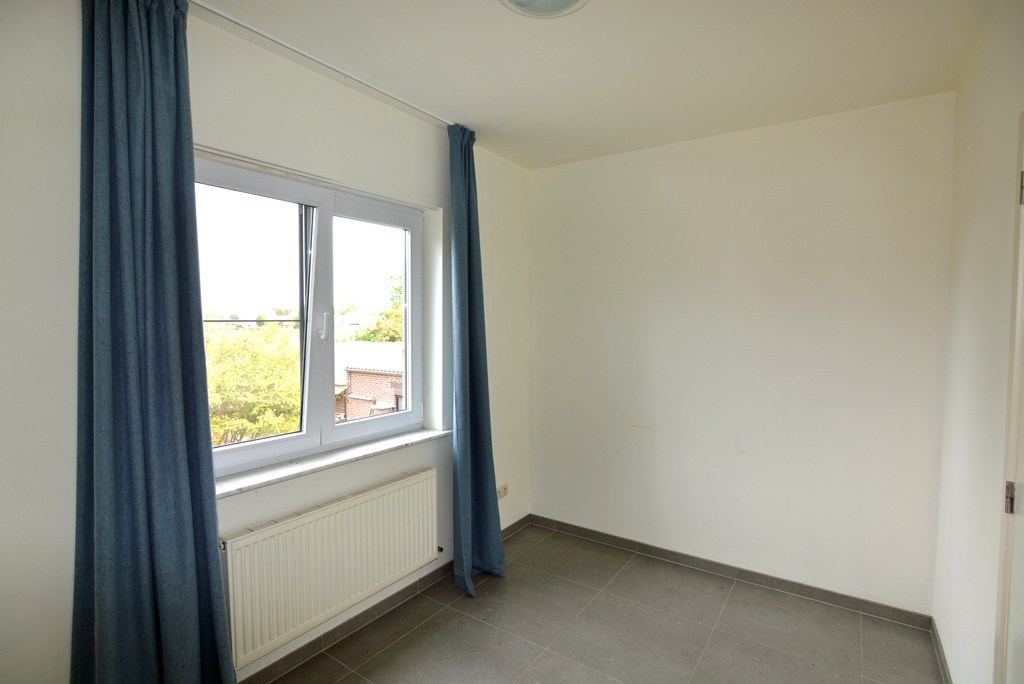 Appartement (104 m²) met 2 slpks, garage en kelderberging. 