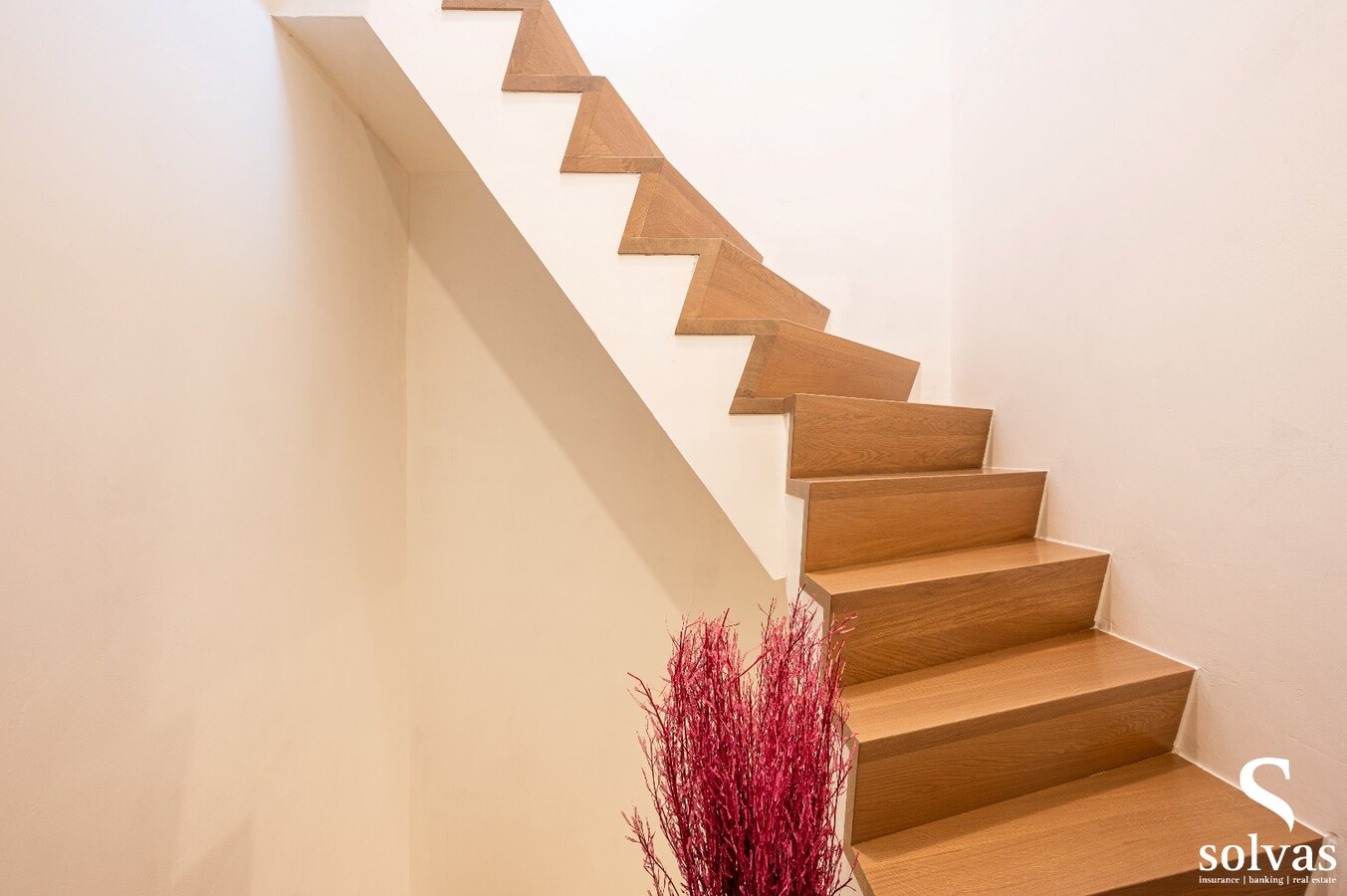 Halfopen gezinswoning met 4 slaapkamers, garage en zonnepanelen – Eeklo 