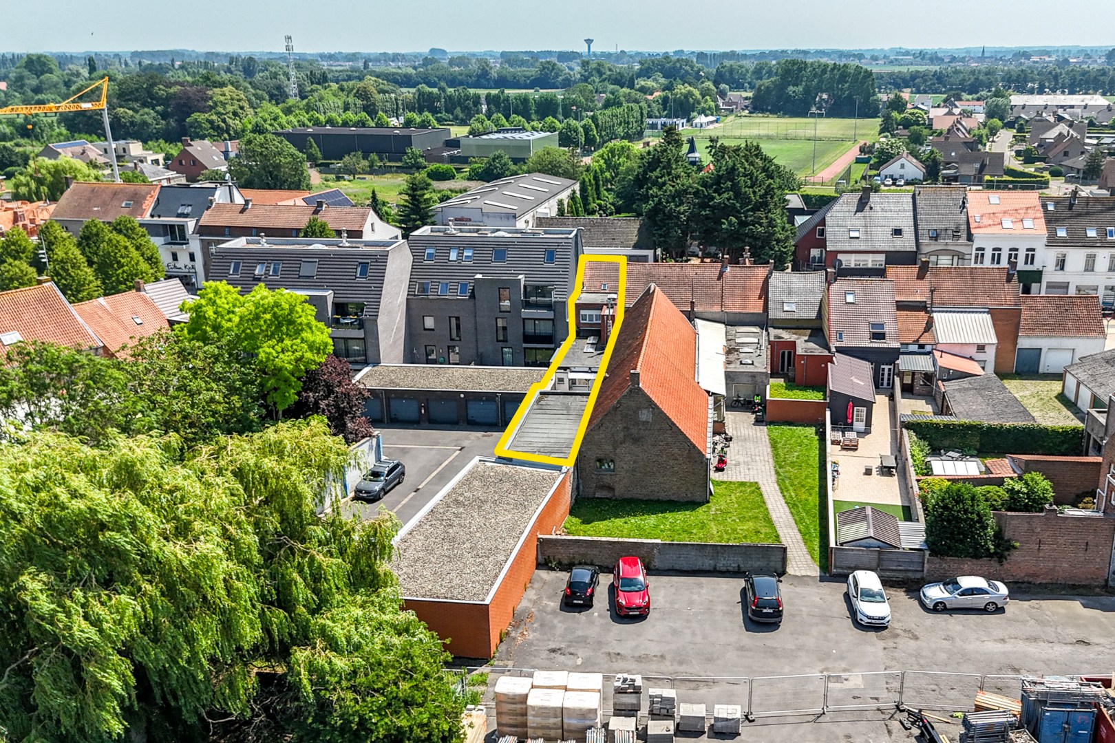 Woonhuis met mogelijkheid tot handelszaak te koop in het centrum van Oudenburg 