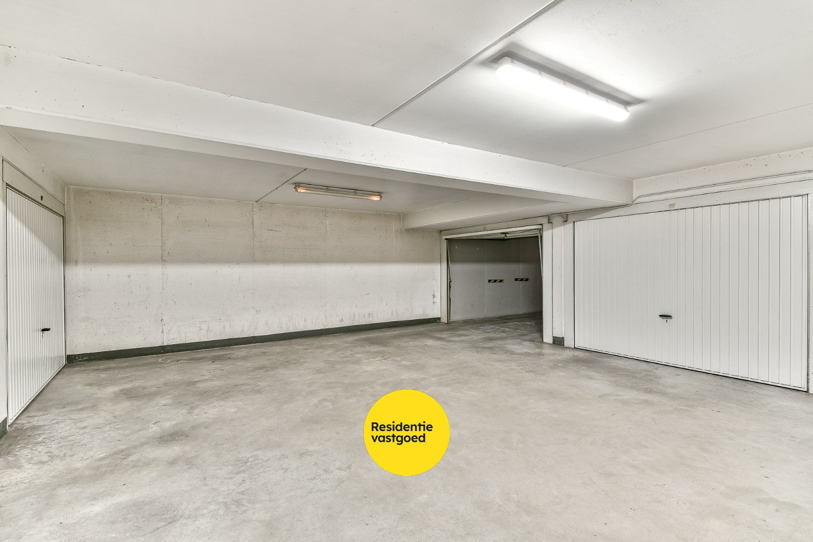 Afgesloten garagebox 