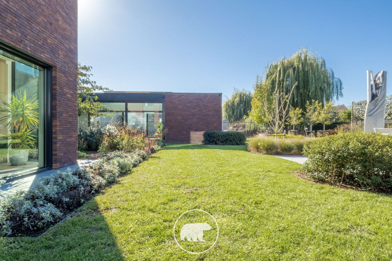 Buitengewone design villa op unieke ligging te Lochristi 