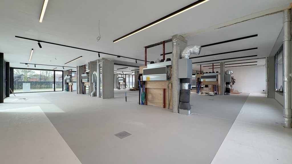 Nieuwbouw kantoorgelijkvloers te huur aan N70 in Lochristi