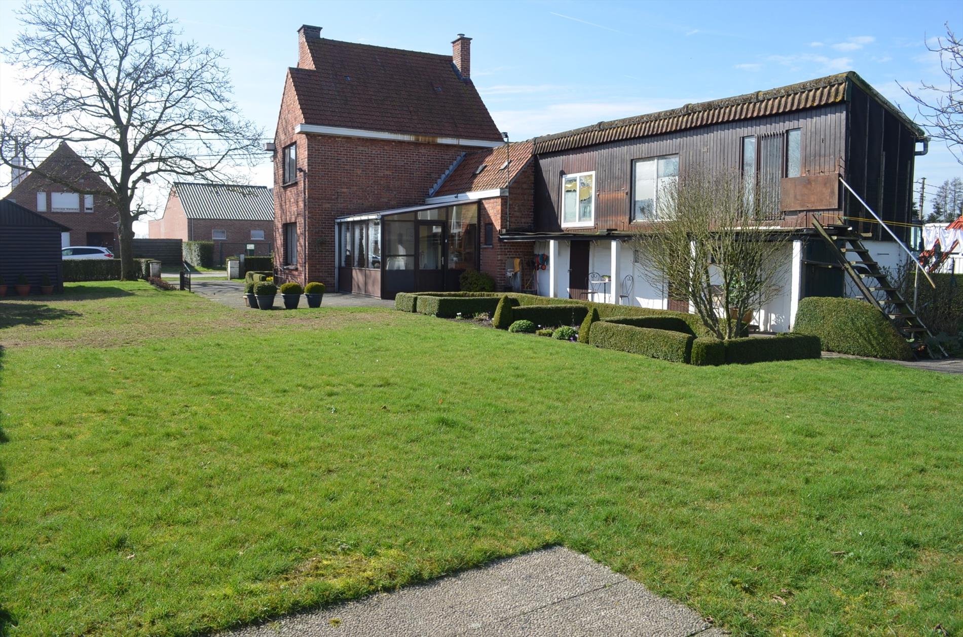 Open bebouwing op 825 m² met 3 slpk te Adegem 