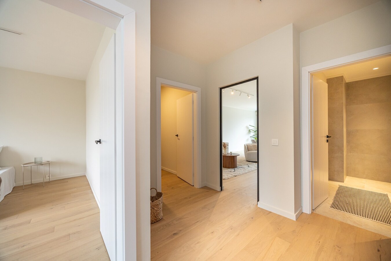 Gerenoveerd appt. met 2 slpk en terras te Wilrijk! 