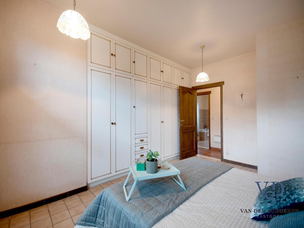 Degelijke villa op bijna 5000 m2 - exclusieve ligging nabij de Schelde in doodlopende straat ! 