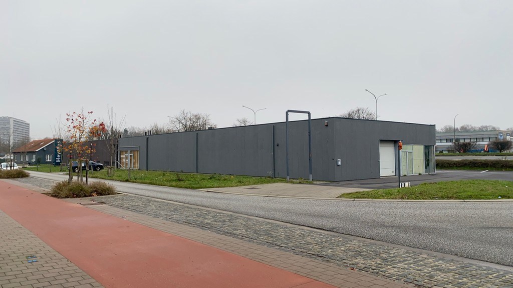 Baanwinkel te huur in de Puitvoetstraat in Sint-Niklaas