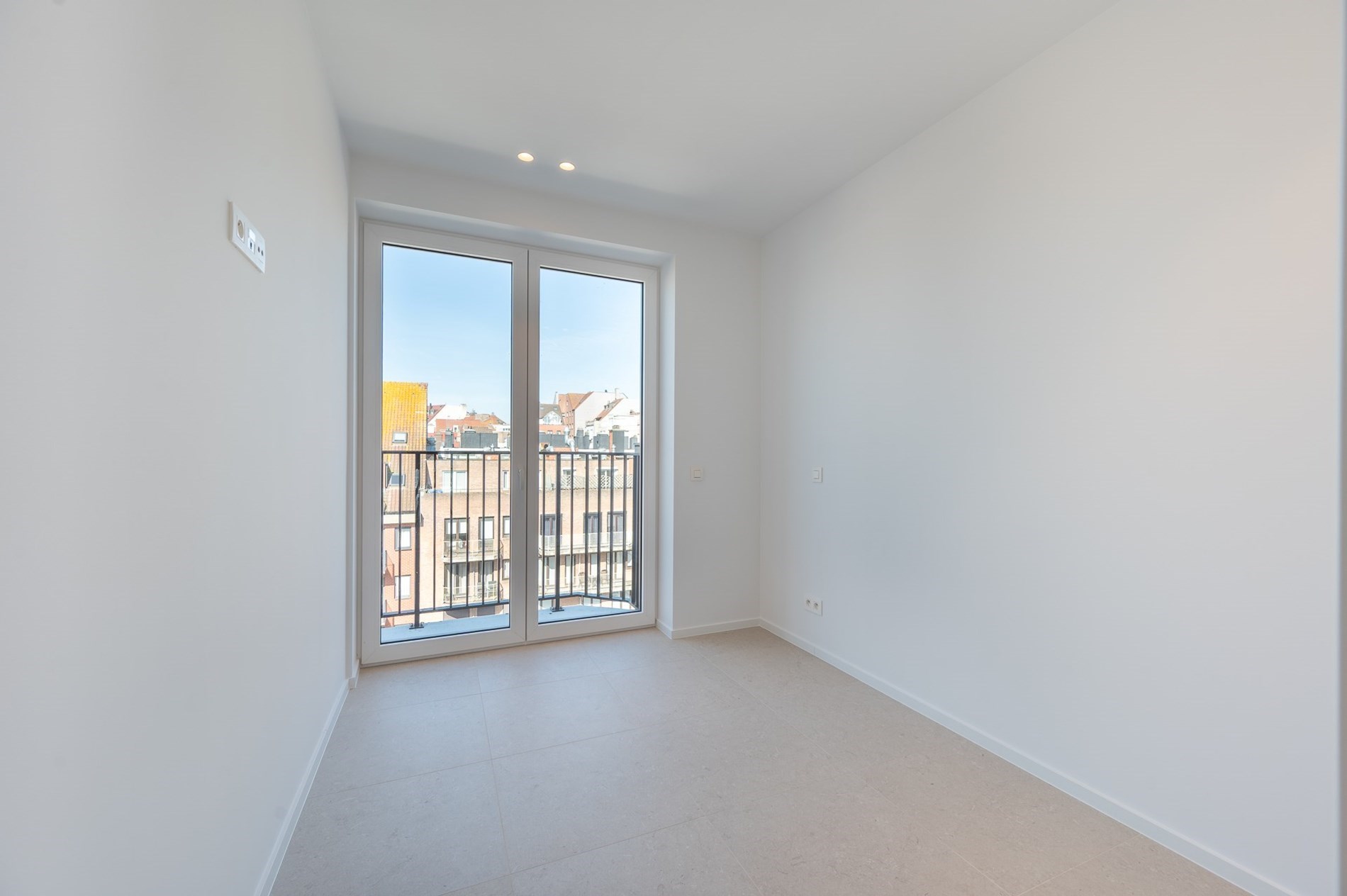 Volledig afgewerkt nieuwbouw app. met aangename zichten  gelegen in het centrum van Knokke. 