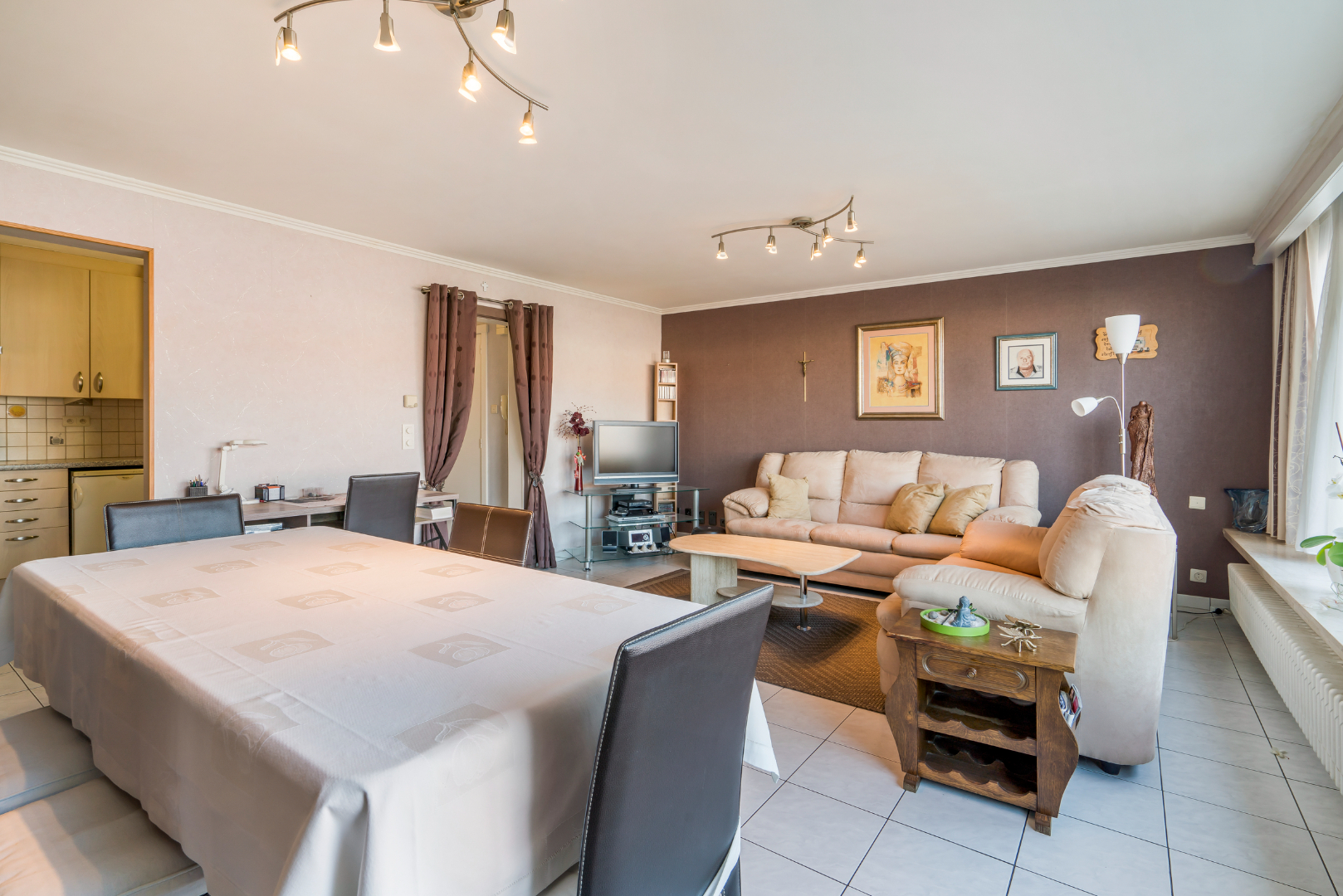 mooi onderhouden 2 slaapkamer appartement 