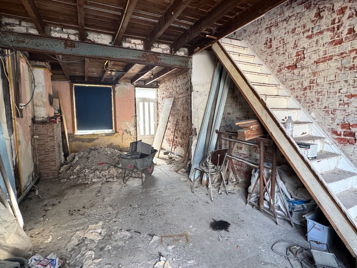 Gedeeltelijk afgebroken woning met potentieel te Koekelare 