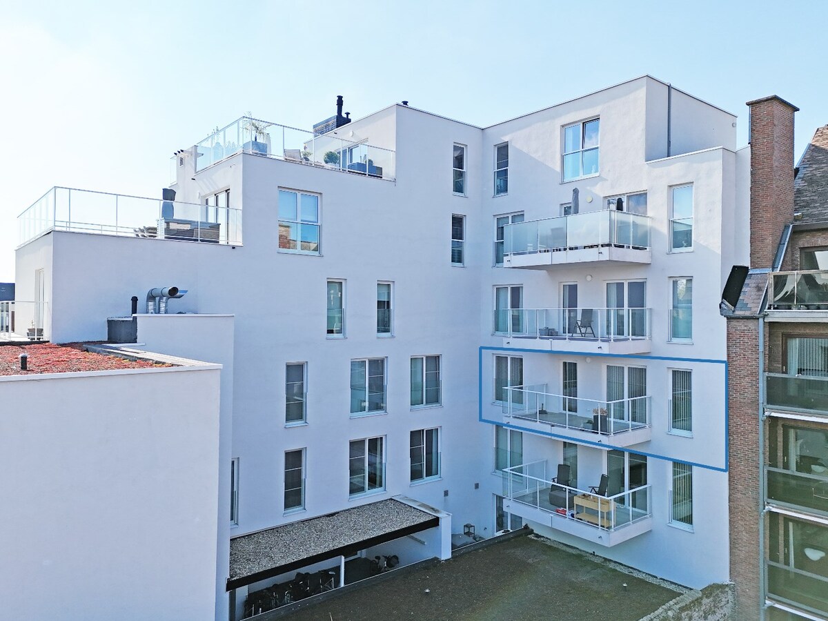 Nieuwbouw appartement met ruim terras en kelder te centrum Zottegem 