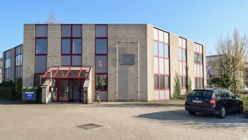 Instapklaar kantoor te huur in industriezone Mechelen-Noord 