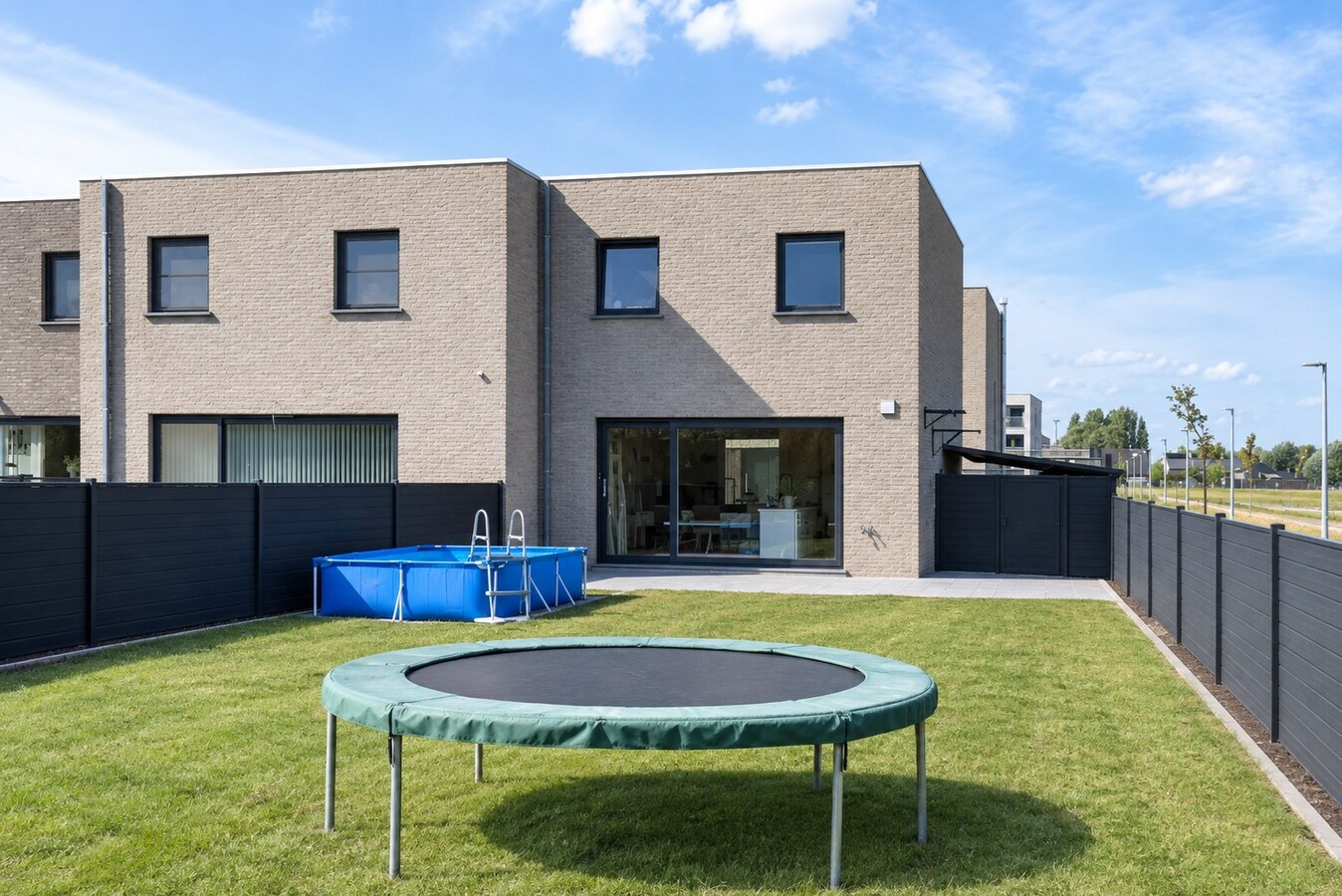 Recente woning met open zicht en rustige ligging te Kuurne ! 