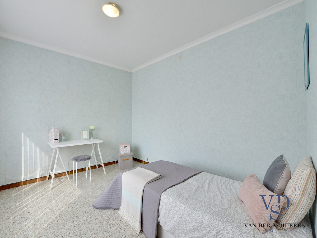 Op te frissen bungalow in doodlopende straat. 