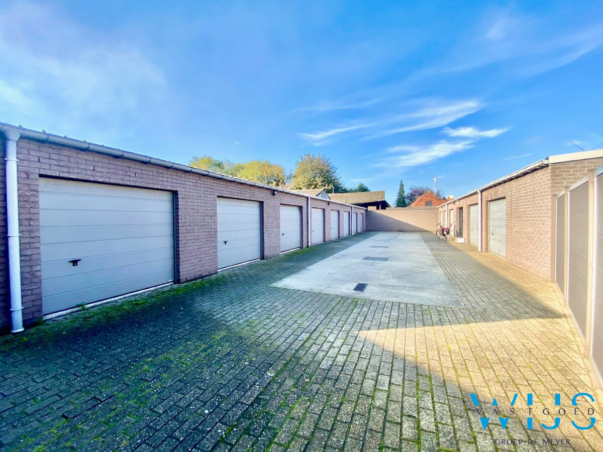 Instapklaar 2 slaapkamer appartement met garage ! 