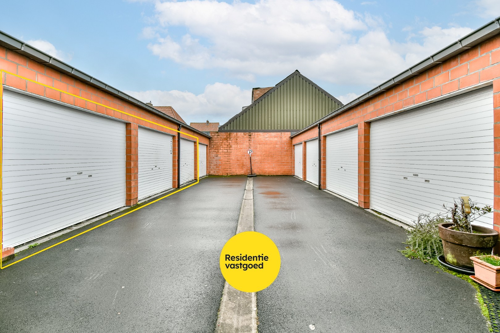 Opbrengsteigendom met 3 appartementen en 3 garages 