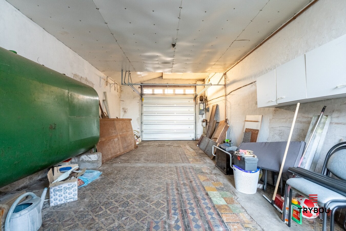 Te renoveren woning met garage en diepe tuin 