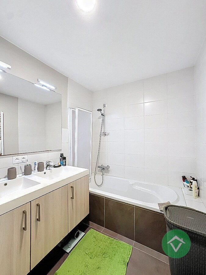 Appartement met 2 slaapkamers en terras te Roeselare 