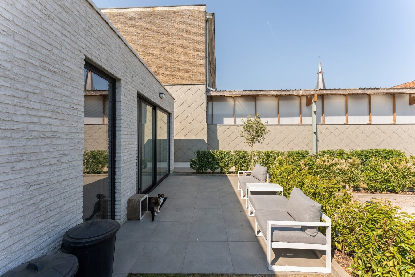 Instapklaar appartement met 2 slaapkamers en autostandplaats te Koekelare 