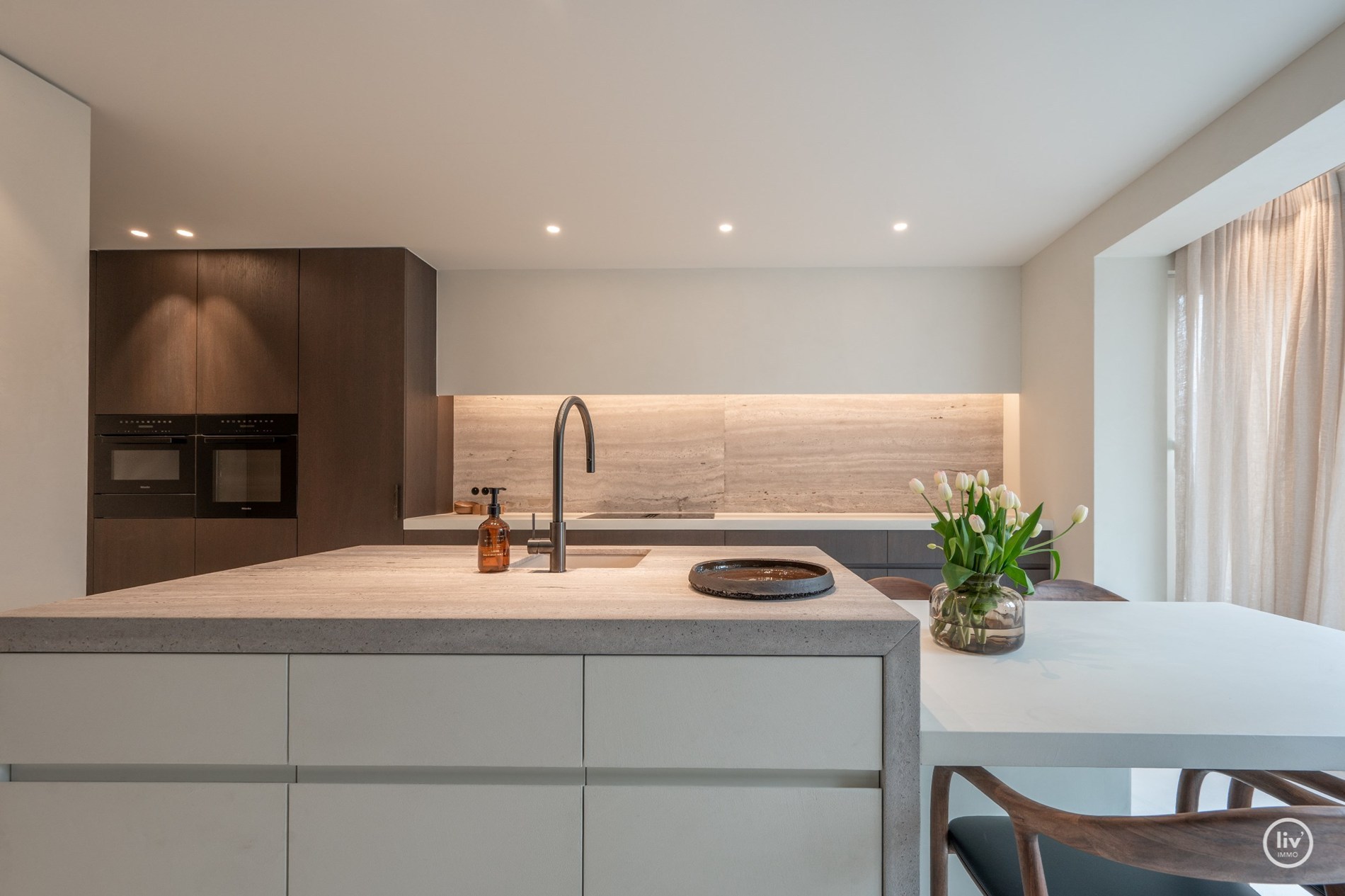 Magnifiek gerenoveerd appartement van 150 m² met open zicht op de Heilighartl kerk – Dumortierlaan, Knokke 