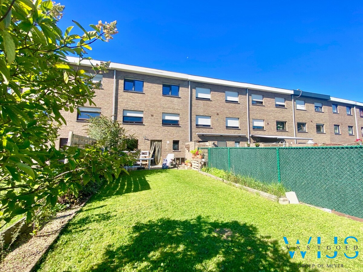 Bel-étage met inpandige garage &amp; zonnige tuin te Ertvelde! 