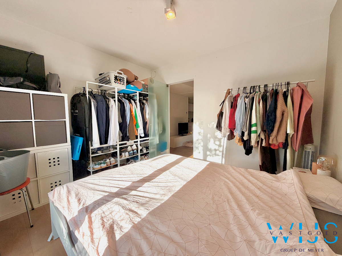 Ruim gelijkvloers appartement met tuin en 2 parkeerplaatsen in Gent! 