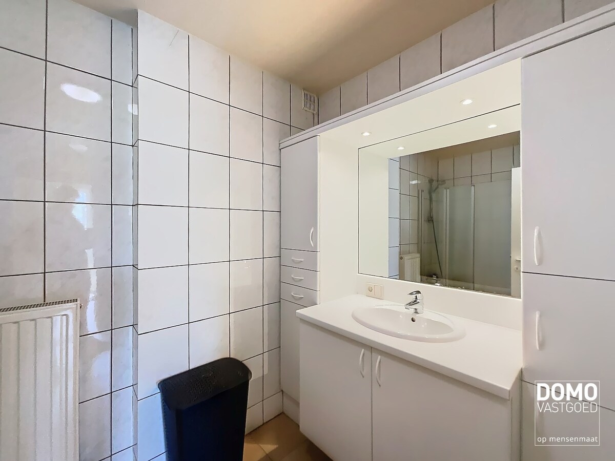 GELIJKVLOERS APPARTEMENT MET TUIN EN GARAGEBOX GELEGEN TE TUILT  (KURINGEN) 