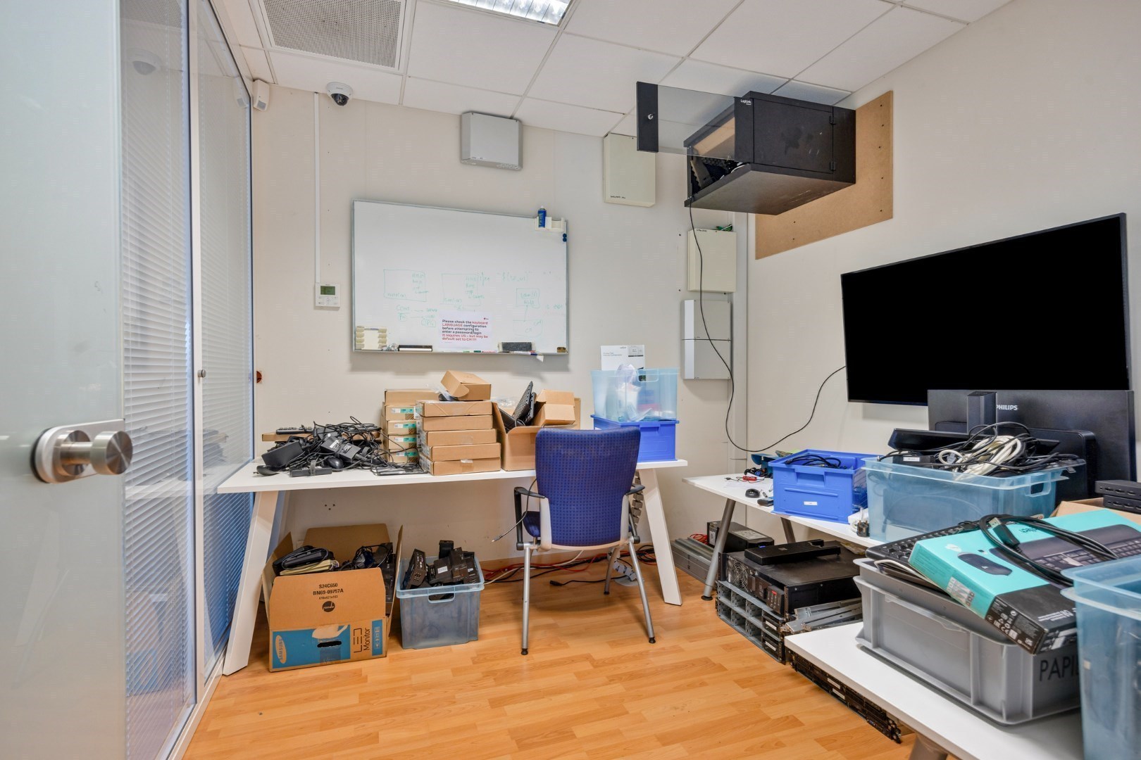 Kantoor te koop in het industriepark te Haasrode/Heverlee met 14 parkings - opp. 626 m² - verkoop van aandelen 