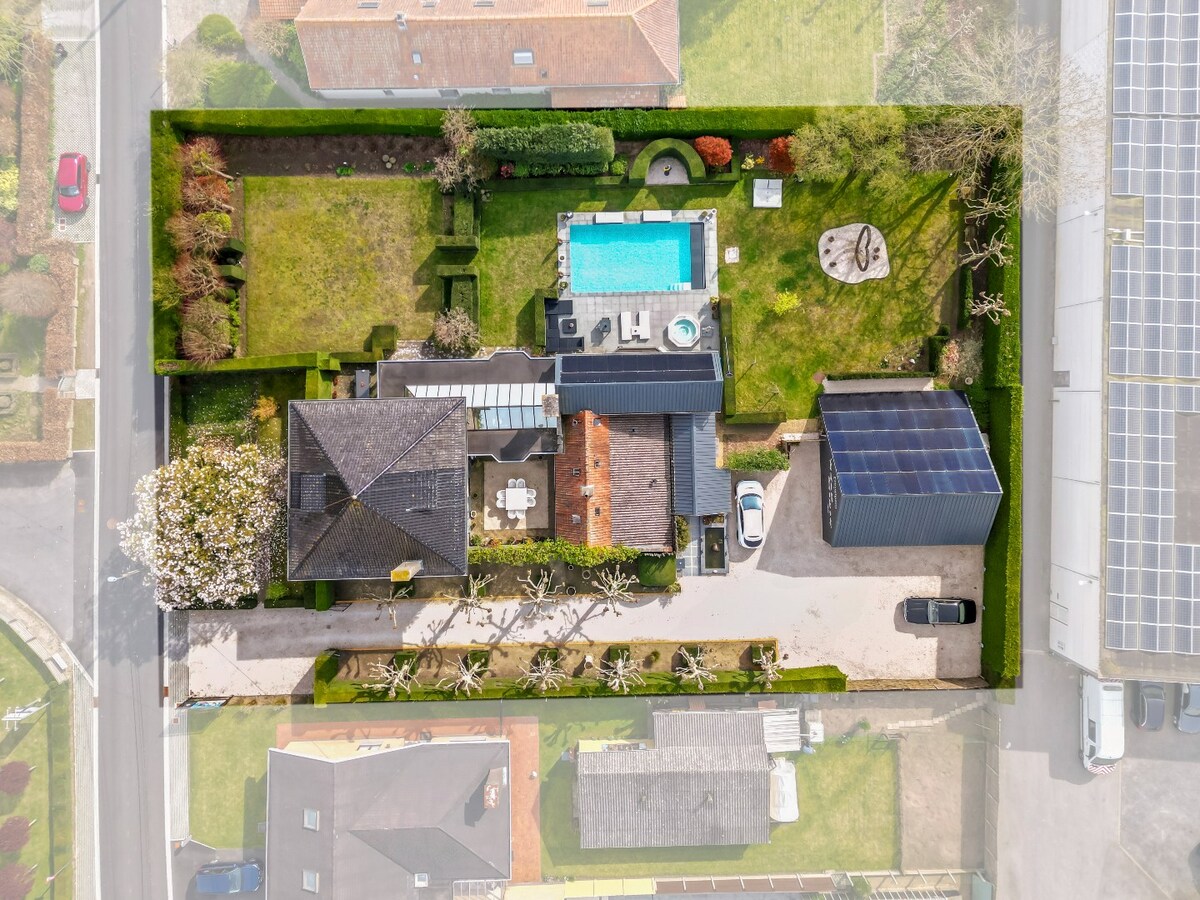 Exclusieve villa met buitenzwembad en privéwelness te Waregem ! 