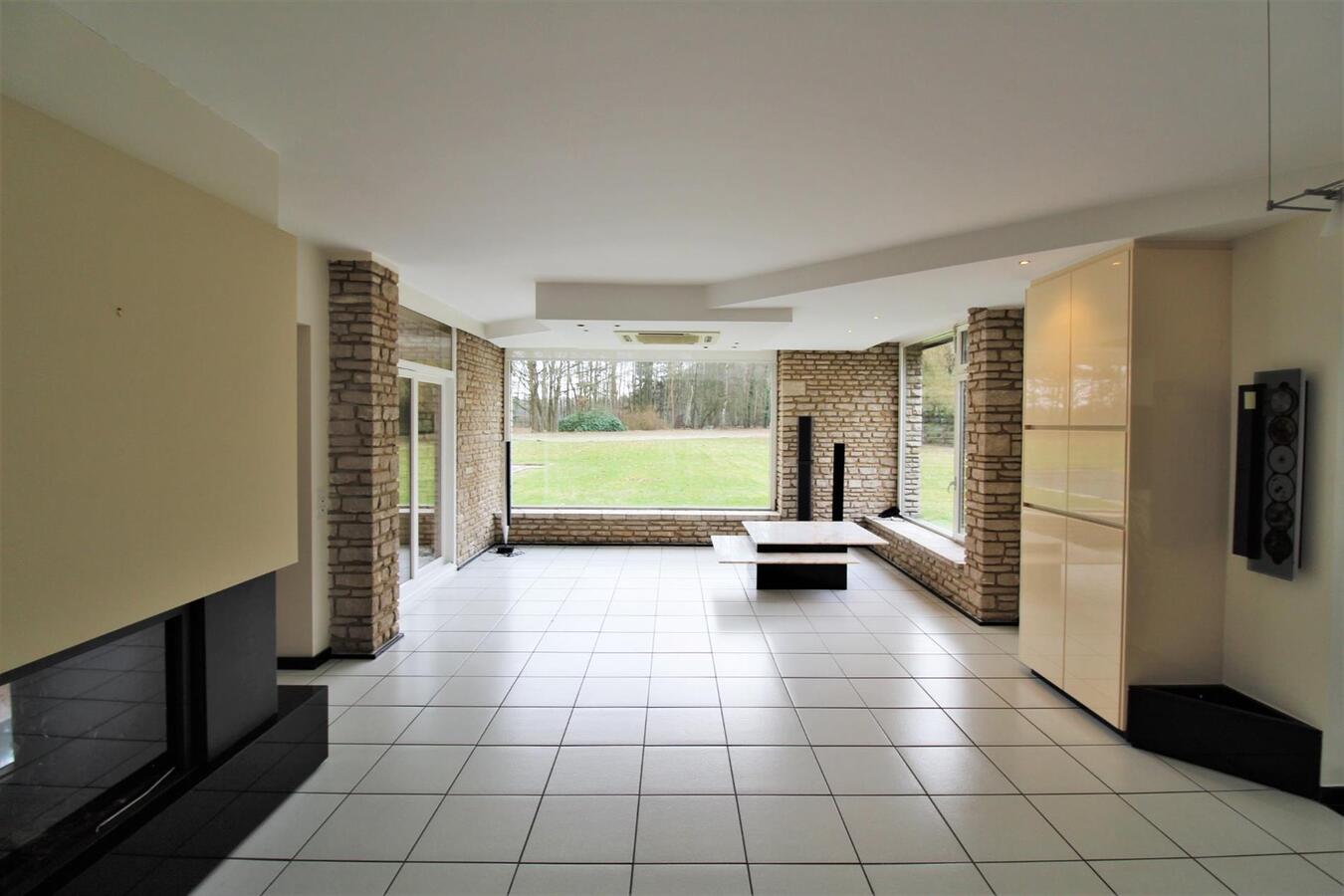 Villa avec infrastructures équestres, piscine, court de tennis, piste de trot et prairie sur environ 2ha65a à Huldenberg (Brabant Flamand) 