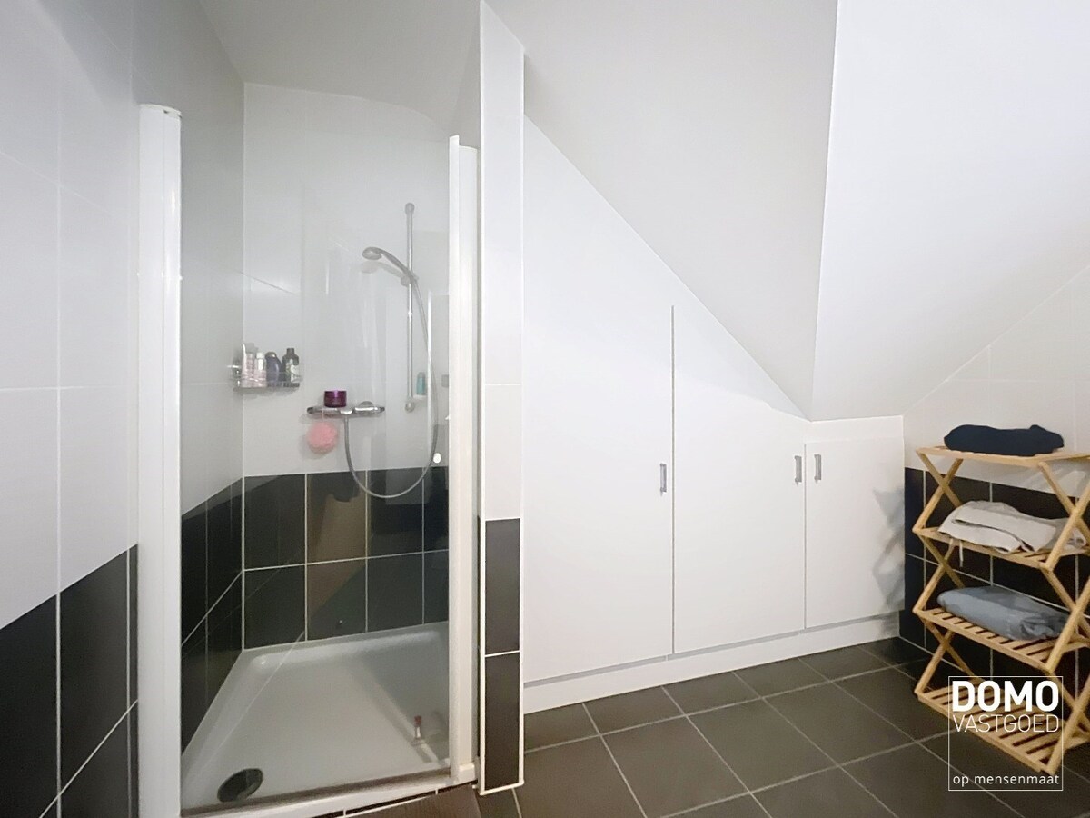 Instapklare en zeer ruime woning te Kuringen. 