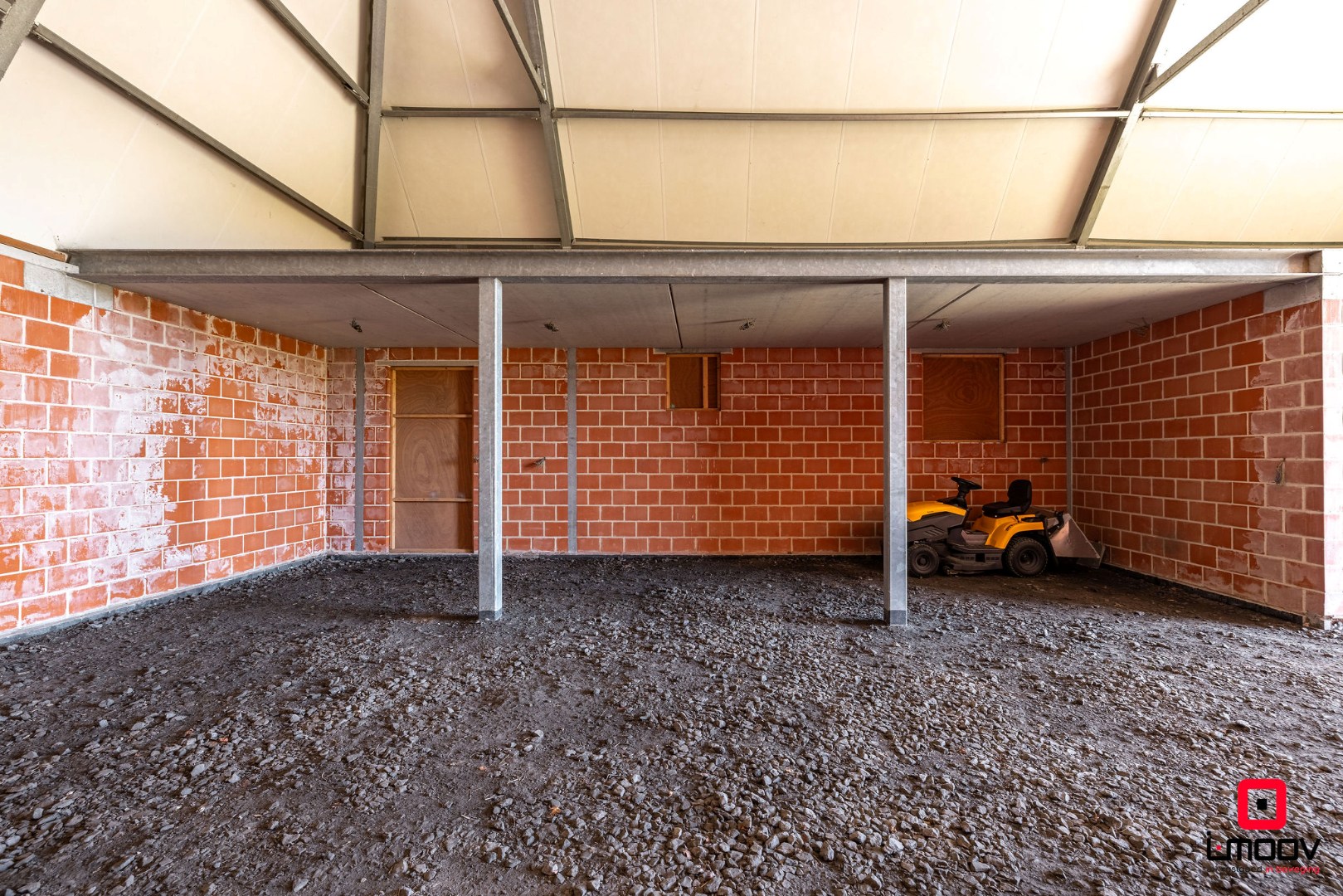 Landelijk gelegen ruwbouwhoeve met bijgebouwen op uitzonderlijk perceel van ca. 9.331 m² 